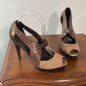 BCBGMAXAZRIA multi-toned heels size 8 😍